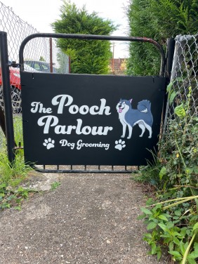 Taunton - The Pooch Parlour logo hand painted gate sign
