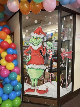 The Grinch window painting, Sweets 2UR Seats Bridgwater